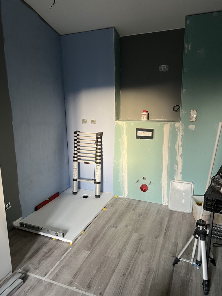 Ancienne salle de bain avant travaux de rénovation par Pure&Pro, plombier Oppède.